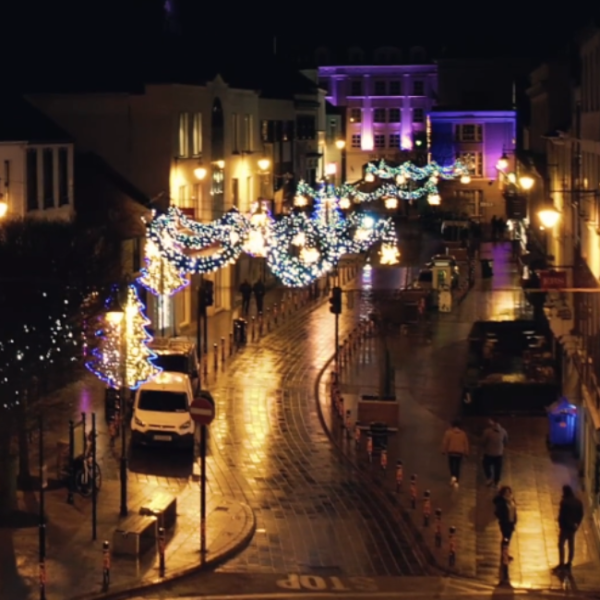 The streets of Killarney lit up at Christmas time.